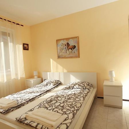 Raya Maisonette Sofia Kamer foto